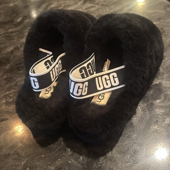 Ugg slippers size 8 - Picture 2 of 6